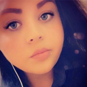 Meet your Posher, Caitlin